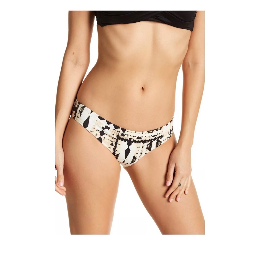 NEW Vitamin A Adriana Hipster‎ Bikini Bottoms Large